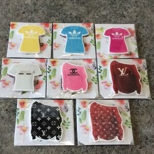 a 8 pcs multi color shirts 👚 charms set 💕💕💕
